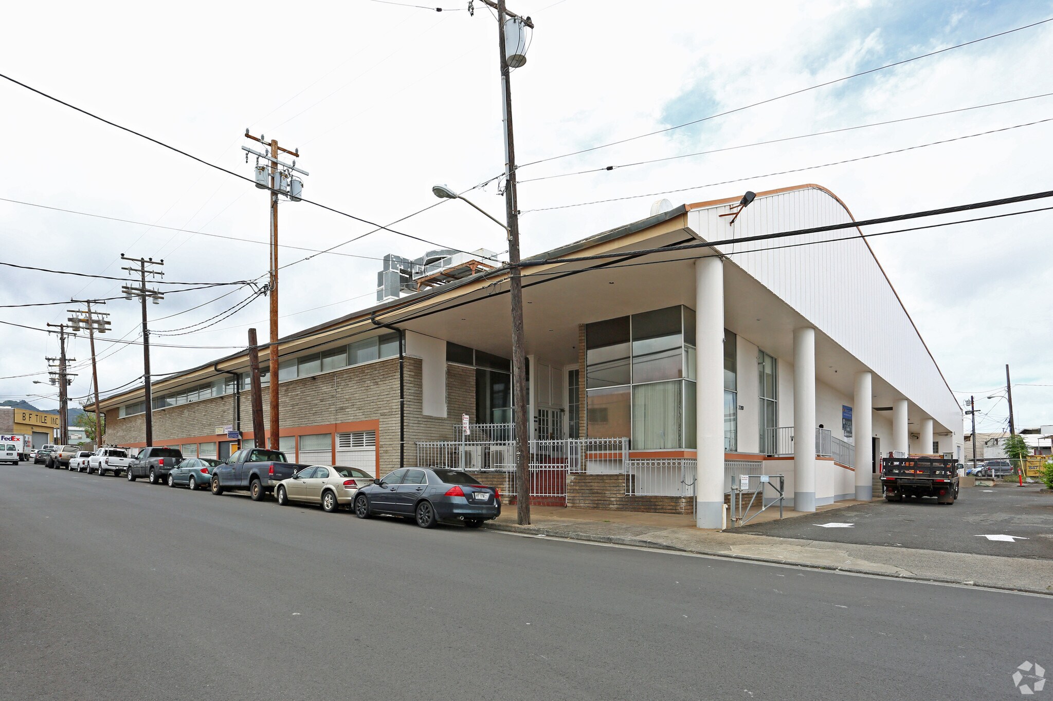 2200 Kamehameha Hwy, Honolulu, HI à louer Photo de l’immeuble– Image 1 sur 13