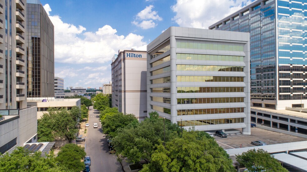 5944 Luther Ln, Dallas, TX à louer - Photo de l’immeuble – Image 2 sur 17
