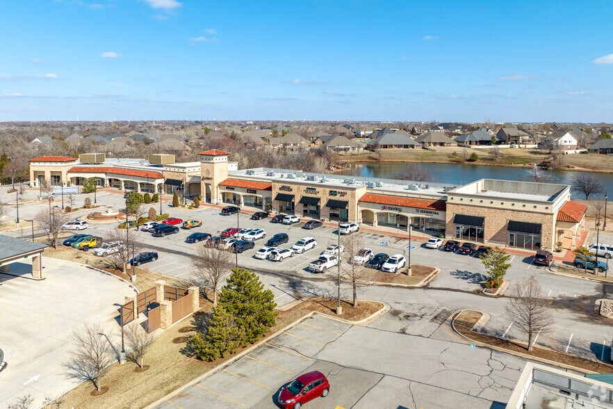 15300 N Western Ave, Edmond, OK à louer - Aérien – Image 2 sur 4