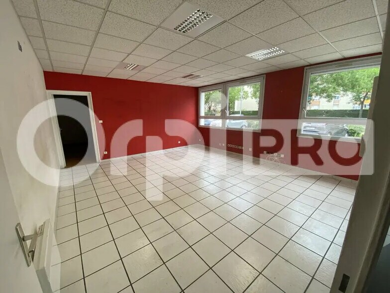 Local commercial dans Villefranche-sur-Saône à louer - Photo de l’immeuble – Image 1 sur 47