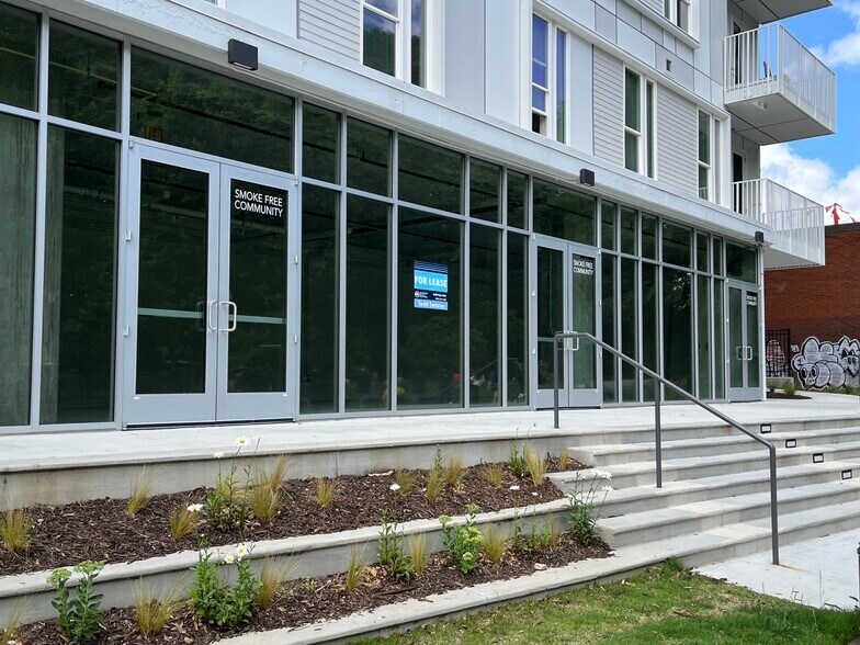 872 Memorial Dr, Atlanta, GA à louer - Photo de l’immeuble – Image 3 sur 7