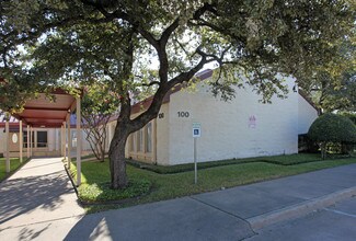 Plus de détails pour 2761 E Trinity Mills Rd, Carrollton, TX - Bureau à louer