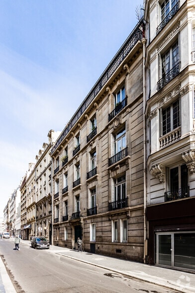 90 Rue D'Amsterdam, Paris à vendre - Photo de l’immeuble – Image 2 sur 10