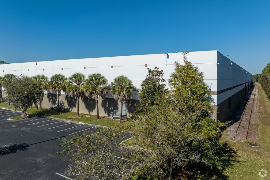 3660 Deerpark Blvd S, Elkton, FL à louer - Photo de l’immeuble – Image 2 sur 23