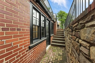 135 E State St, Kennett Square, PA à louer Photo de l’immeuble– Image 2 sur 15