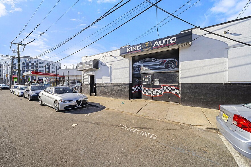 1097 Garfield Ave, Jersey City, NJ à vendre - Photo principale – Image 1 sur 1