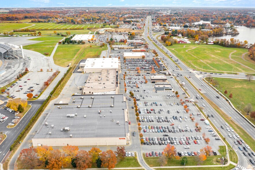1001 N DuPont Hwy, Dover, DE à louer - Photo de l’immeuble – Image 3 sur 17