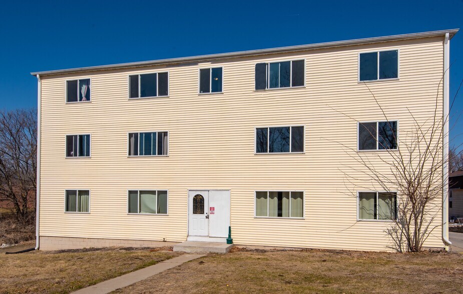 101 4th, Grinnell, IA à vendre - Photo de l’immeuble – Image 2 sur 15