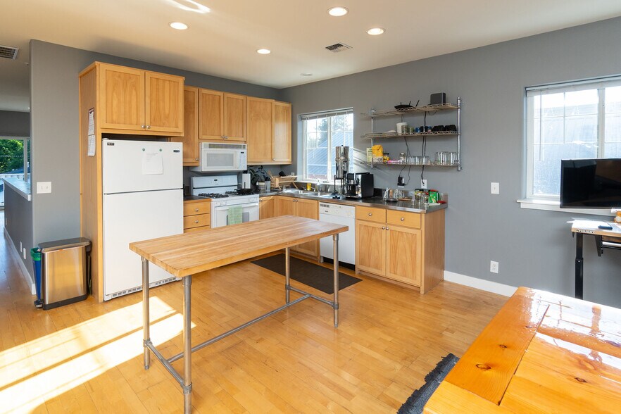 626 NW Arizona Ave, Bend, OR à louer - Photo de l’immeuble – Image 3 sur 13