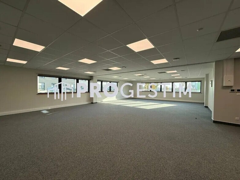 Bureau dans Fontaine-lès-Dijon à louer - Photo intérieure – Image 3 sur 11
