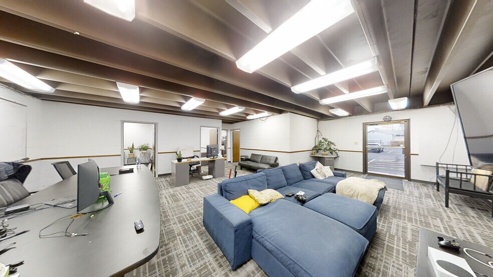377-381 W Center St, Pleasant Grove, UT à louer - Photo de l’immeuble – Image 3 sur 7