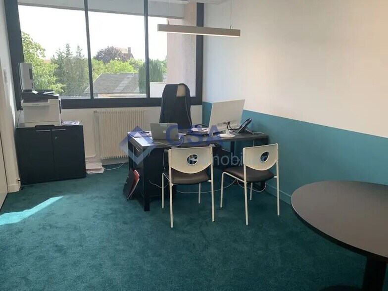 Bureau dans Melun à vendre - Photo intérieure – Image 2 sur 9