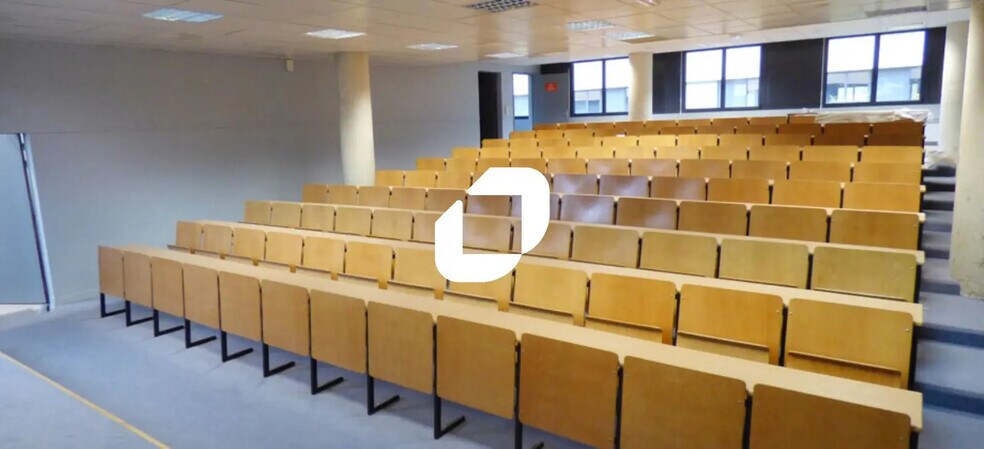 Bureau dans Champs-sur-Marne à louer - Photo de l’immeuble – Image 1 sur 4