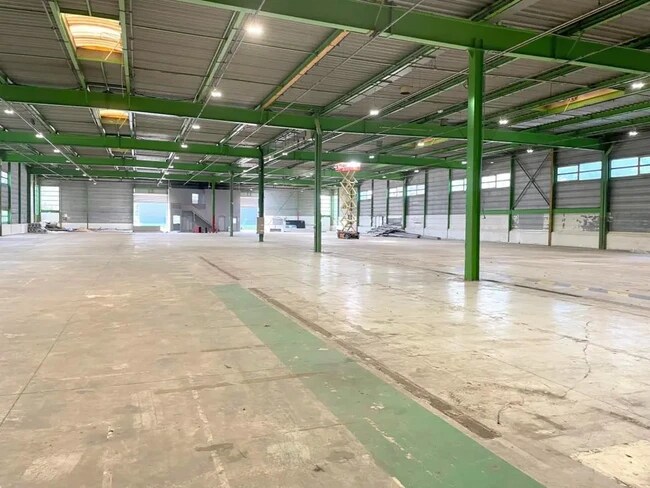 Plus de détails pour Rue Charles Edouard Jeanneret, Poissy - Bureau, Local d'activités à louer