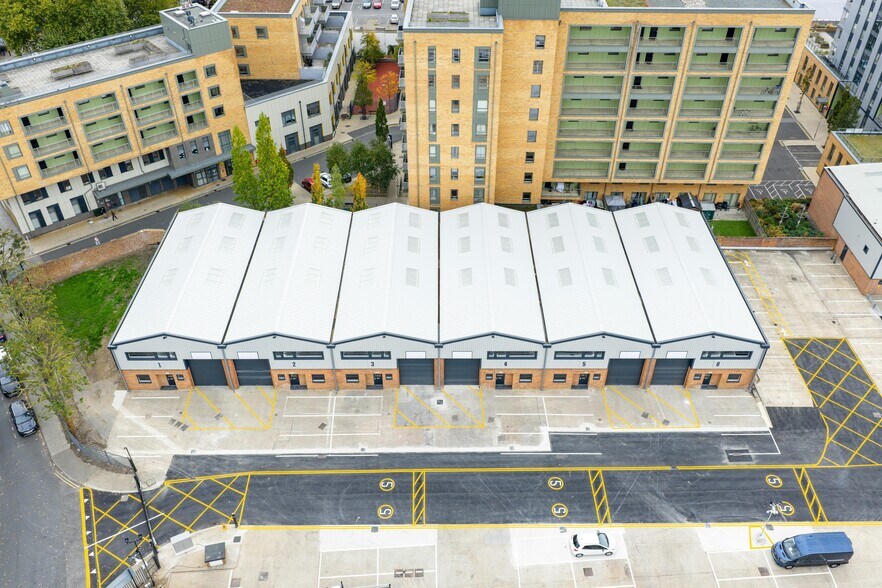 Langhedge Ln, Londres à louer - Photo de l’immeuble – Image 3 sur 17