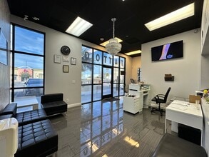 7060-7080 S Jones Blvd, Las Vegas, NV à louer Photo intérieure– Image 1 sur 11