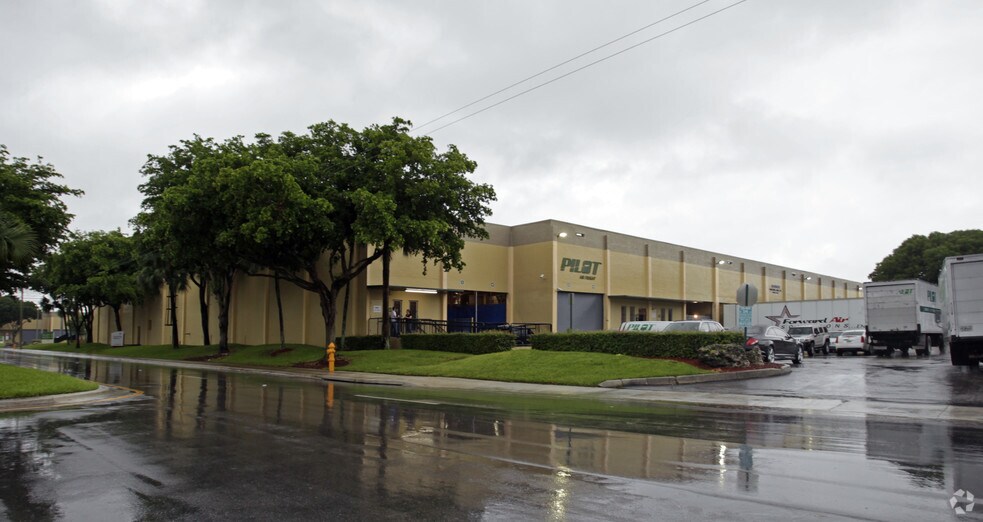 1552-1574 NW 82nd Ave, Doral, FL à louer - Photo de l’immeuble – Image 2 sur 5