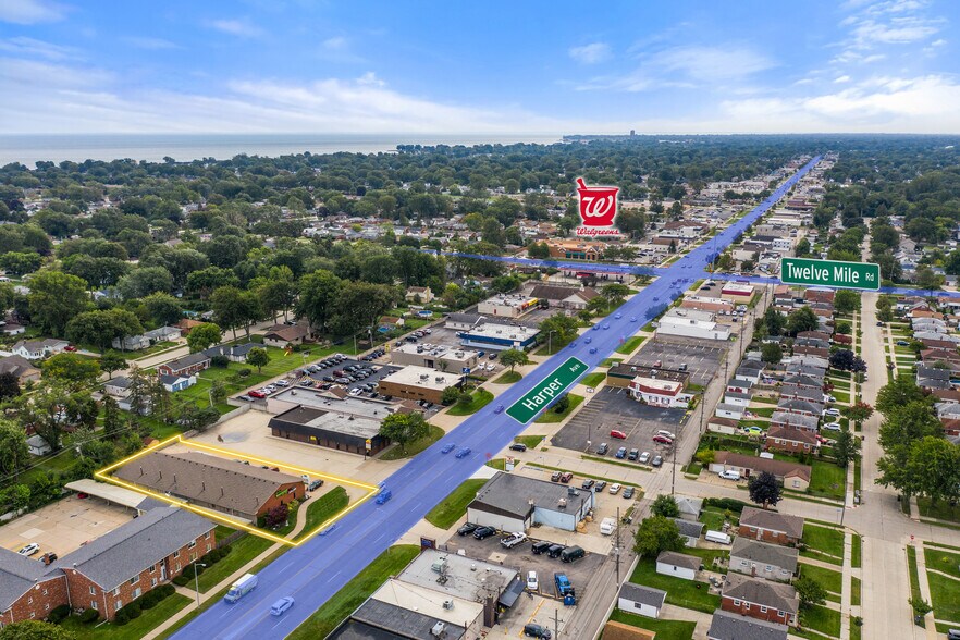 29900 Harper Ave, Saint Clair Shores, MI à louer - Photo de l’immeuble – Image 2 sur 3