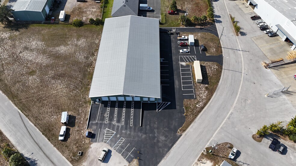 9120 Craftsmans Dr, Hudson, FL à vendre - Photo de l’immeuble – Image 2 sur 5