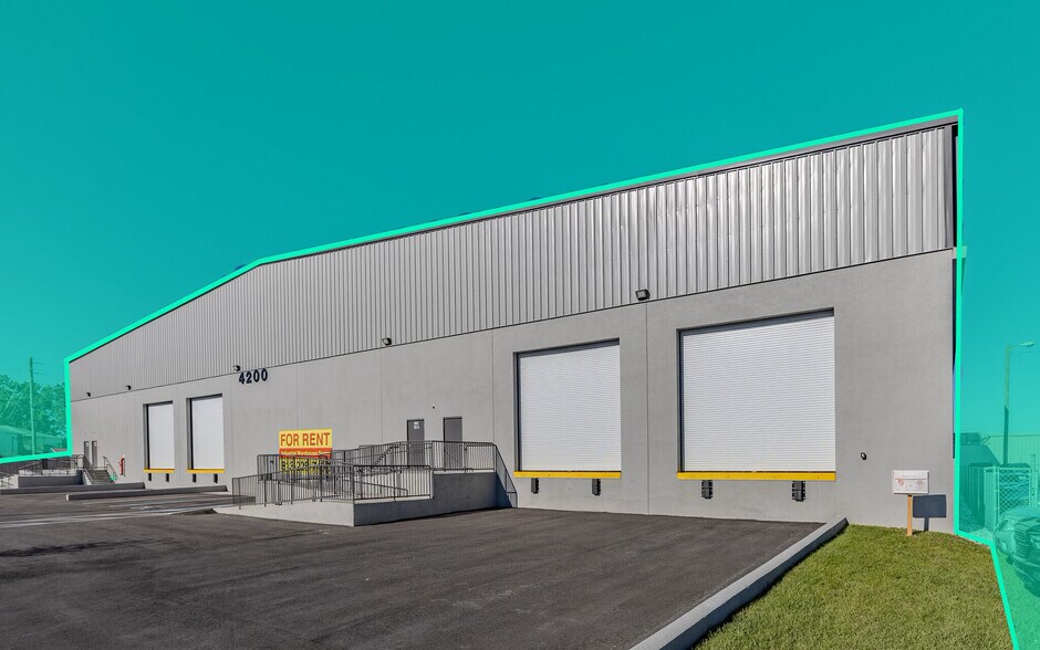 4200 31st St N, Saint Petersburg, FL à louer - Photo de l’immeuble – Image 2 sur 7