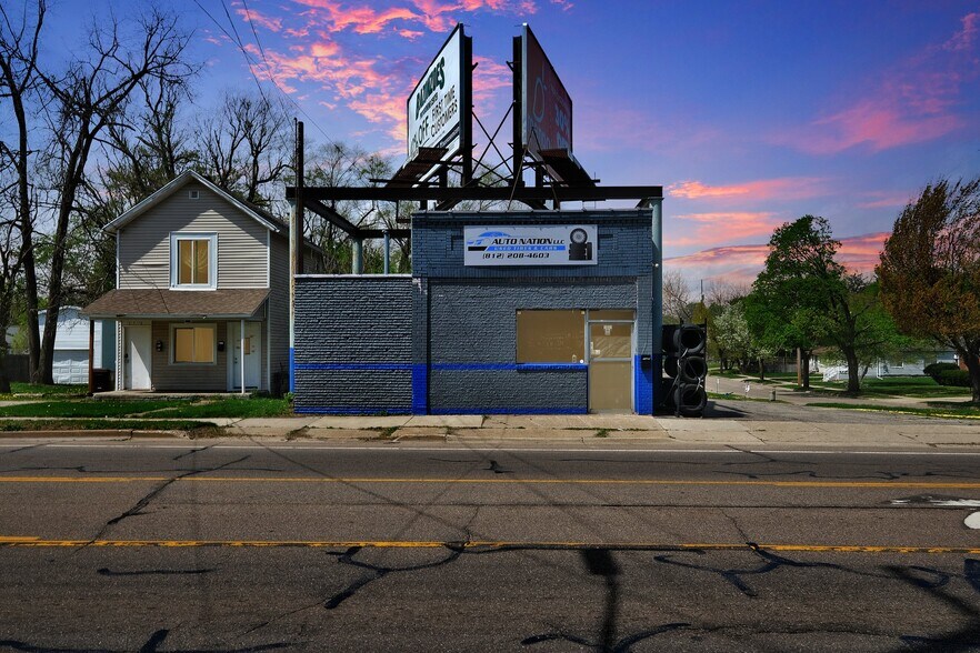1021 N Martin Luther King Jr Blvd, Lansing, MI à vendre - Photo de l’immeuble – Image 2 sur 13