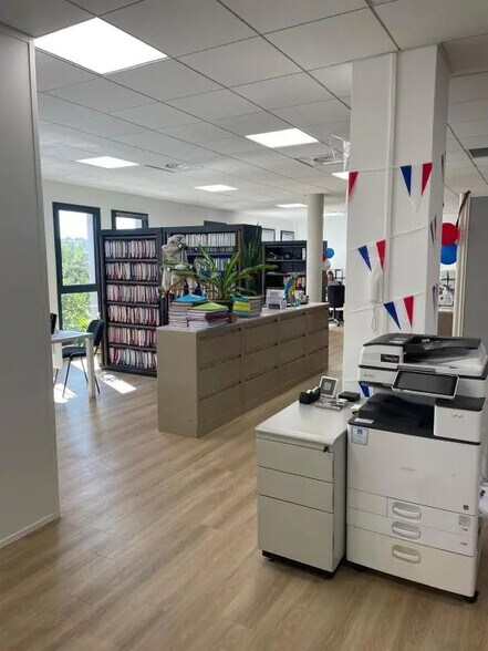 Bureau dans Aubagne à louer - Photo de l’immeuble – Image 3 sur 7