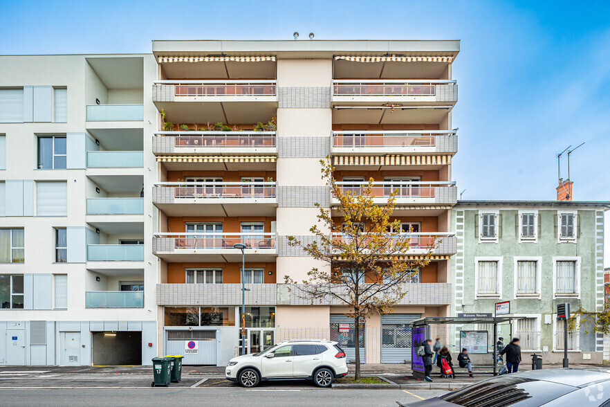 Immeuble residentiel dans Villeurbanne à vendre - Photo principale – Image 1 sur 2