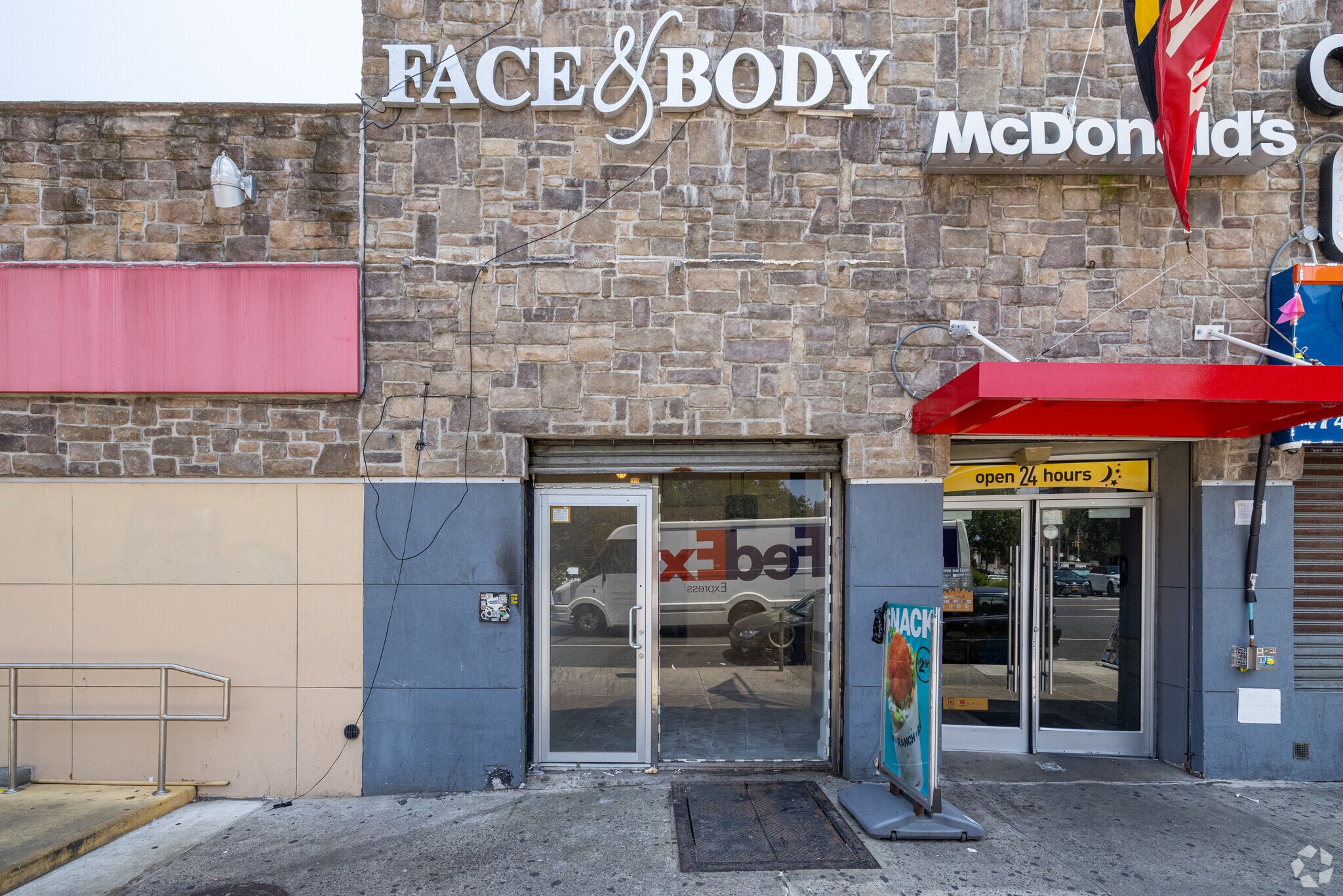 4748-4754 Broadway, New York, NY à louer Photo de l’immeuble– Image 1 sur 5