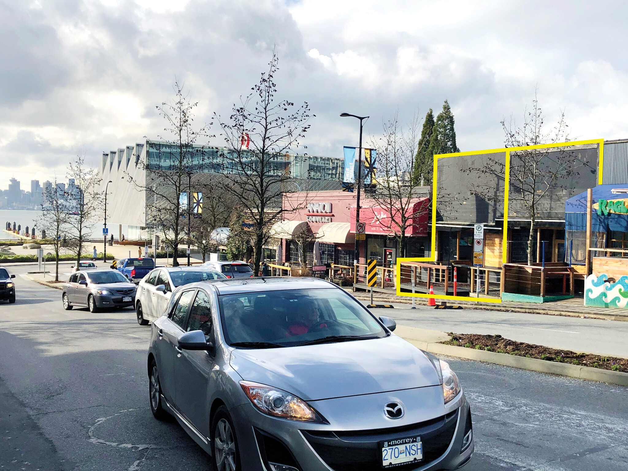 13 Lonsdale Ave, North Vancouver, BC à louer Photo de l’immeuble– Image 1 sur 2