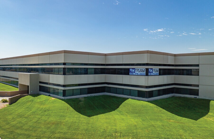 1551 11th Ave N, Nampa, ID à louer - Photo de l’immeuble – Image 1 sur 9