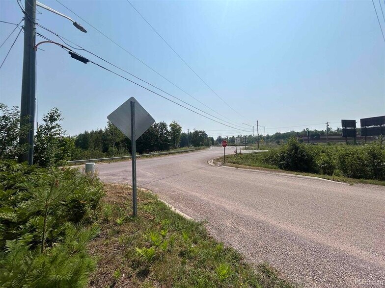 420 Brickyard Rd, Marquette, MI à vendre - Photo de l’immeuble – Image 3 sur 15