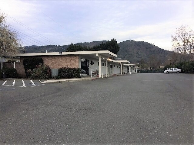 1201 NE 7th St, Grants Pass, OR à louer - Photo de l’immeuble – Image 2 sur 54