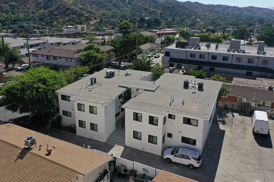 7323 Valmont St, Tujunga, CA à vendre - Photo de l’immeuble – Image 1 sur 11