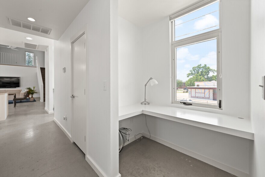 925 NW 8th St, Oklahoma City, OK à vendre - Photo de l’immeuble – Image 3 sur 22