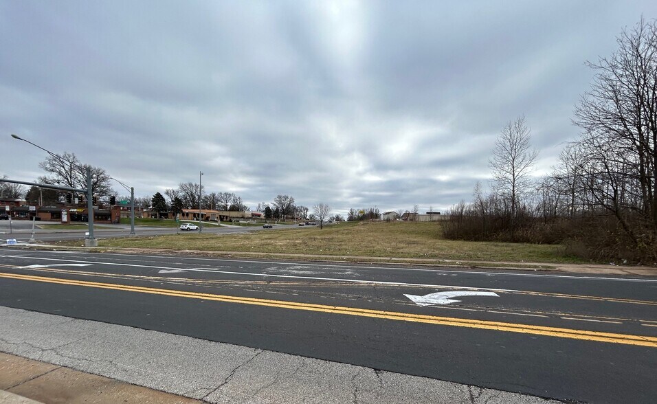 9499 Lewis and Clark Blvd, Jennings, MO à vendre - Autre – Image 2 sur 10