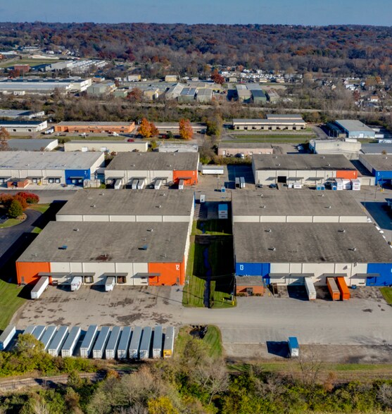 3023 E Kemper Rd, Cincinnati, OH à louer - Aérien – Image 2 sur 11