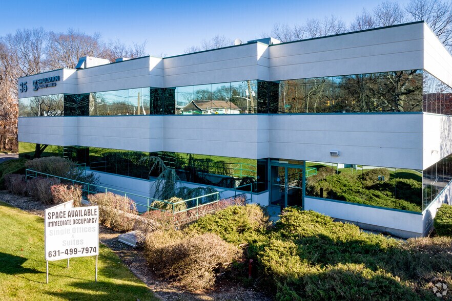 35 Crooked Hill Rd, Commack, NY à louer - Photo principale – Image 1 sur 17