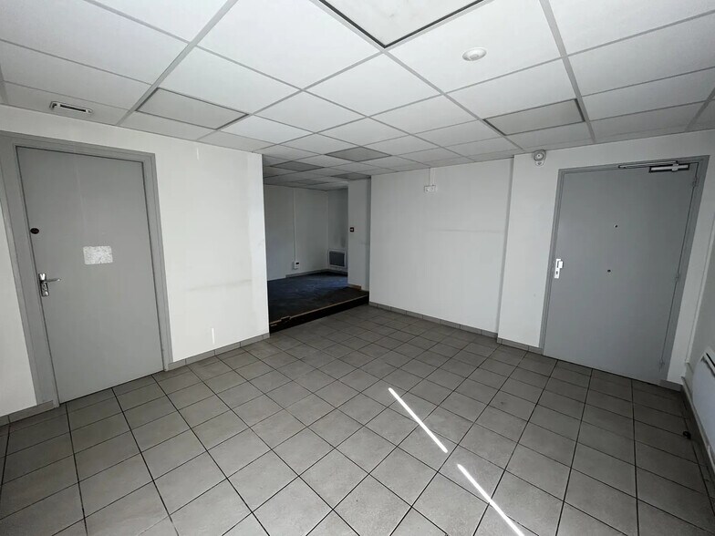 20 Avenue De La Paix, Lèves à louer - Photo de l’immeuble – Image 2 sur 5