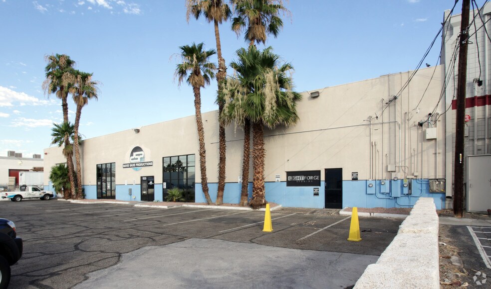 920 S Commerce St, Las Vegas, NV à louer - Photo de l’immeuble – Image 2 sur 4