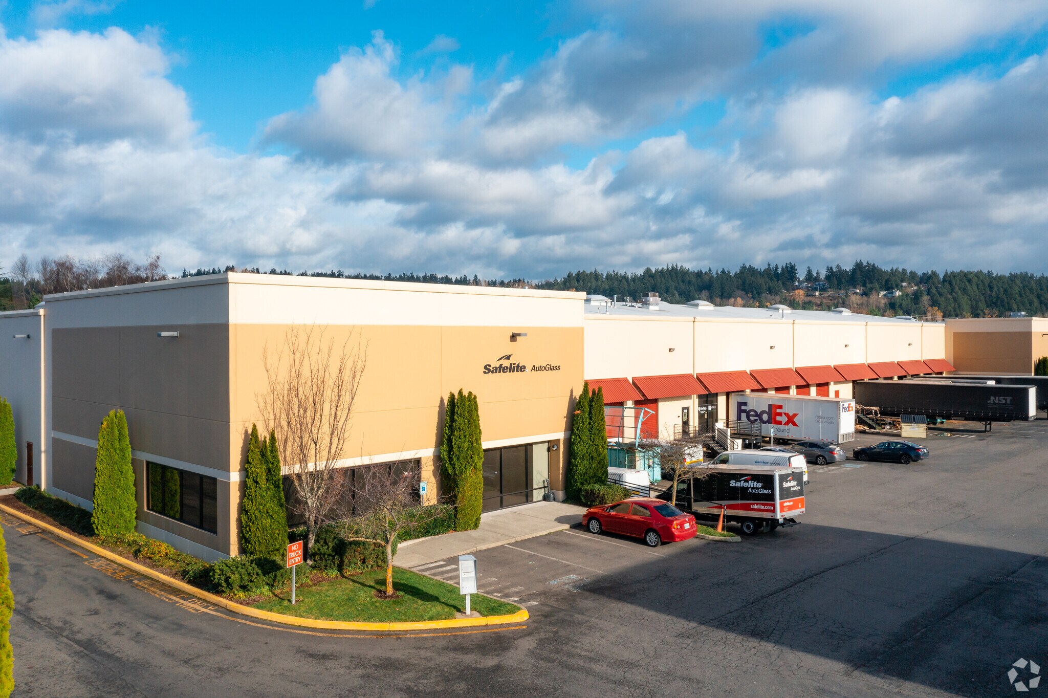 938 Valley Ave NW, Puyallup, WA à louer Photo principale– Image 1 sur 10