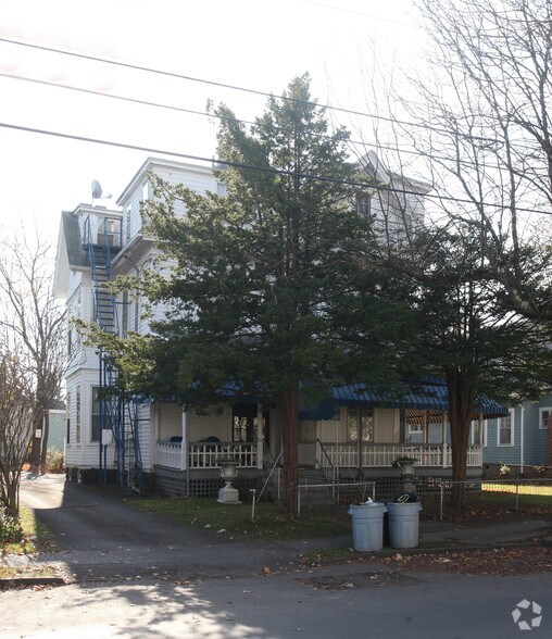 58 Saint James St, Kingston, NY à vendre - Photo de l’immeuble – Image 3 sur 62