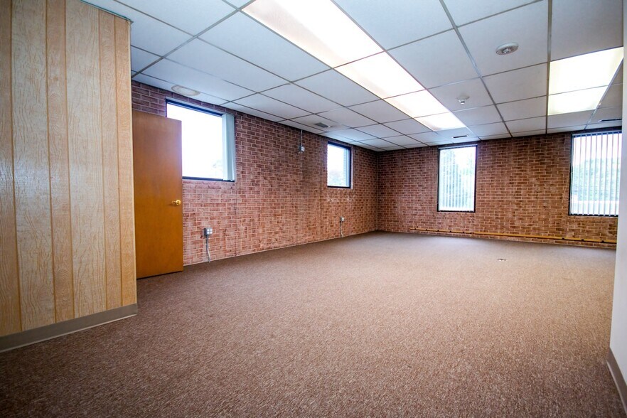 1300 Jefferson Blvd, Warwick, RI à louer - Photo de l’immeuble – Image 3 sur 11