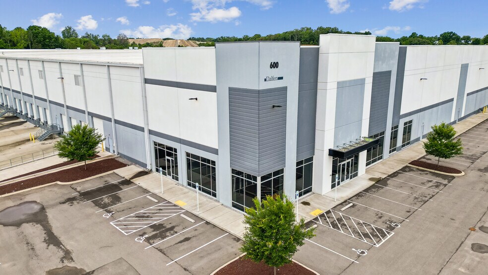 600 Airpark Commerce Dr, Nashville, TN à louer - Photo de l’immeuble – Image 2 sur 7