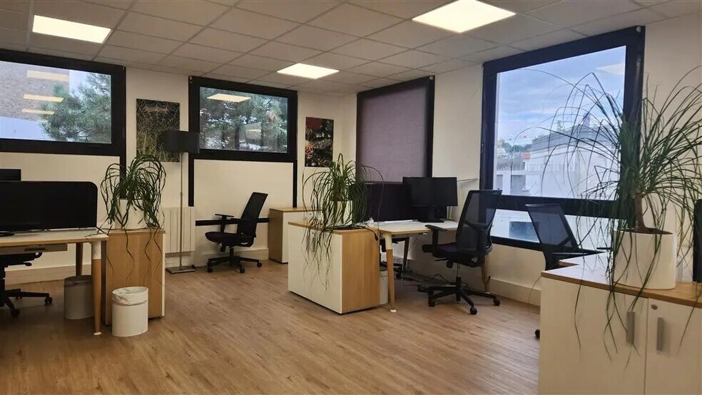 Bureau dans Issy-Les-Moulineaux à louer - Photo de l’immeuble – Image 3 sur 7