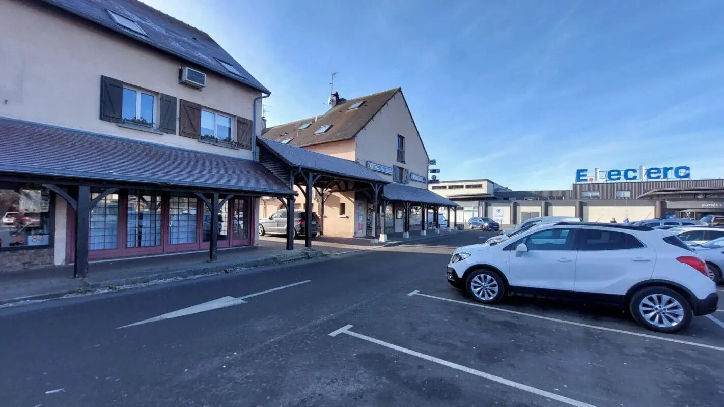 Local commercial dans Nonancourt à louer Photo de l’immeuble– Image 1 sur 12