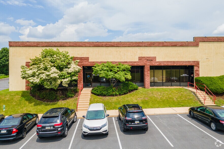 602 Jeffers Cir, Exton, PA à louer - Photo de l’immeuble – Image 2 sur 10