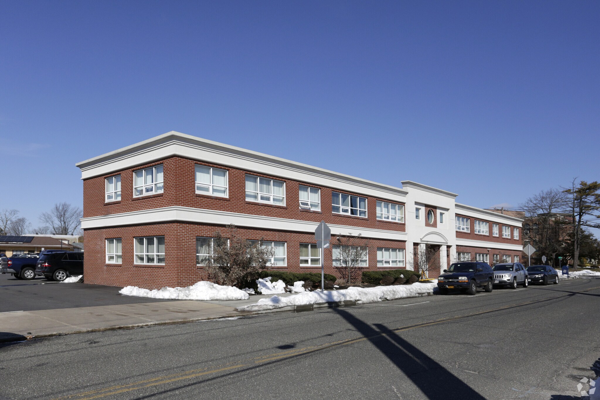 31 Oak St, Patchogue, NY à louer Photo principale– Image 1 sur 7