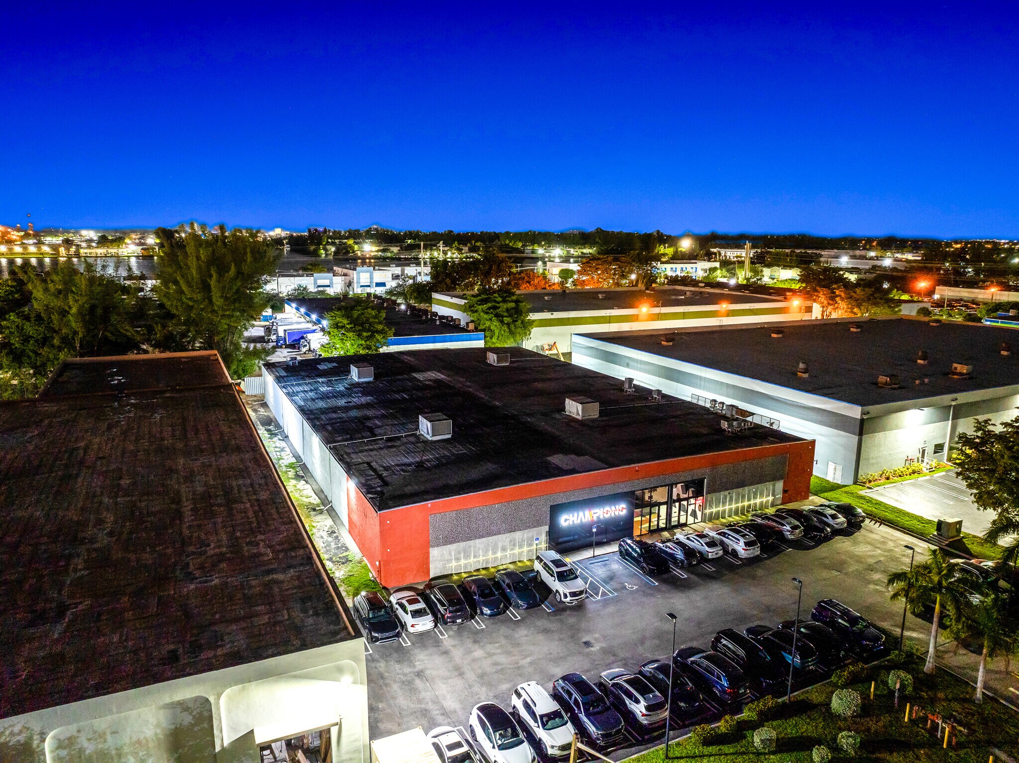 1360 NW 88th Ave, Doral, FL à vendre Photo de l’immeuble– Image 1 sur 91