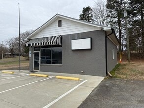 7010 Doral Dr, Tobaccoville, NC à vendre Photo intérieure– Image 2 sur 13