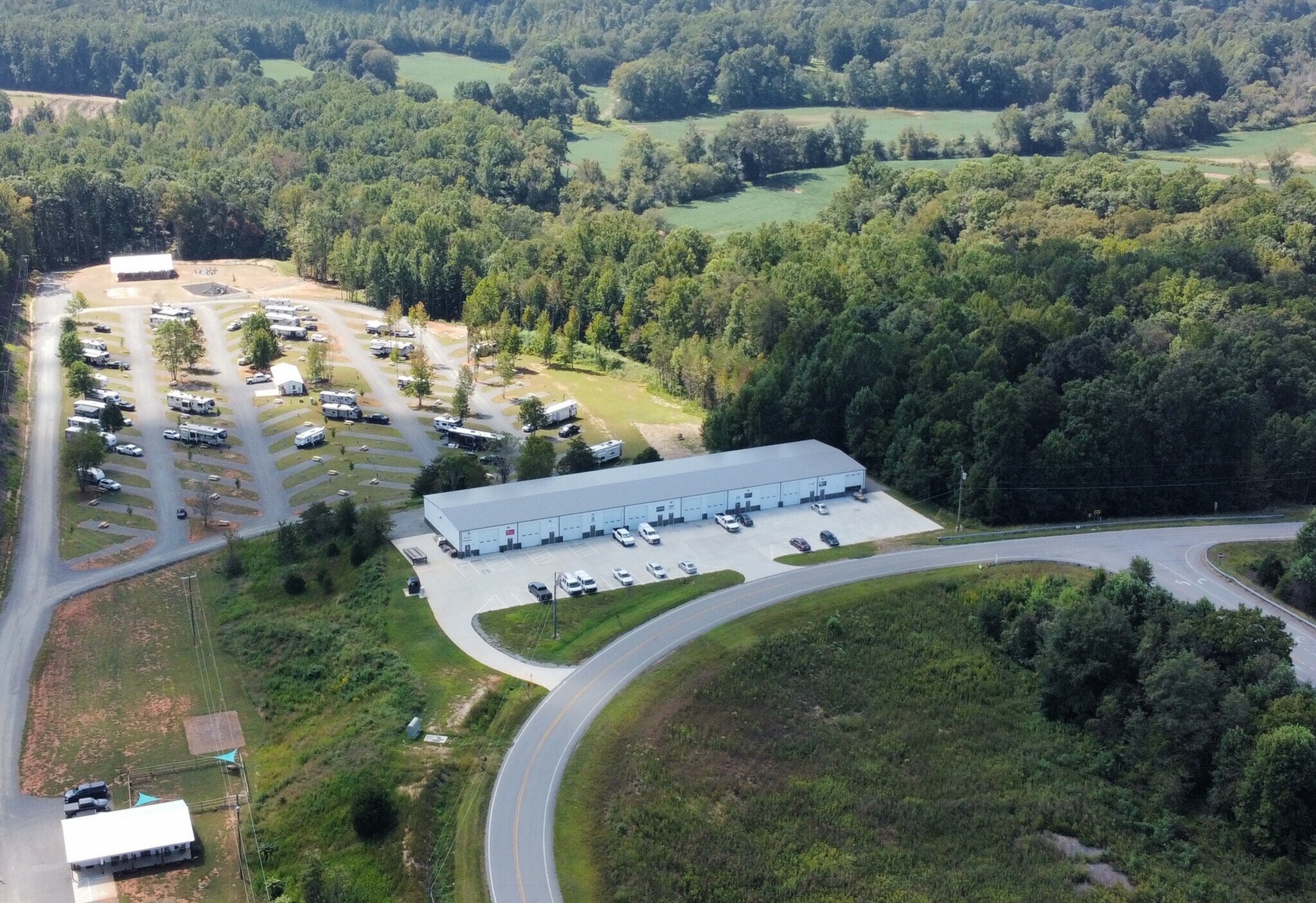 6458 Service Rd, Yadkinville, NC à louer Photo principale– Image 1 sur 6